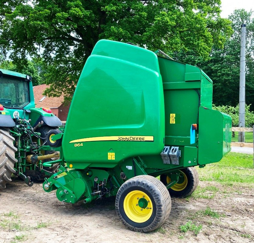 Rundballenpresse του τύπου John Deere 864 PREMIUM MaxiCut, Gebrauchtmaschine σε Karstädt (Φωτογραφία 2)