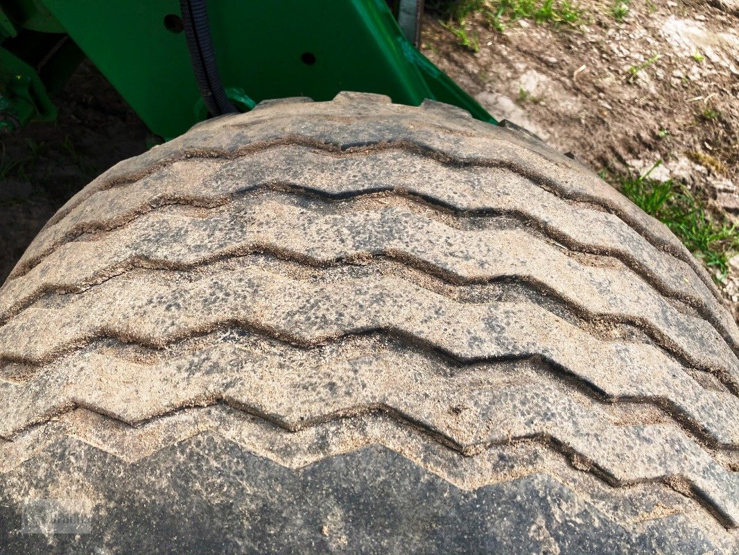 Rundballenpresse van het type John Deere 864 PREMIUM MaxiCut, Gebrauchtmaschine in Karstädt (Foto 17)