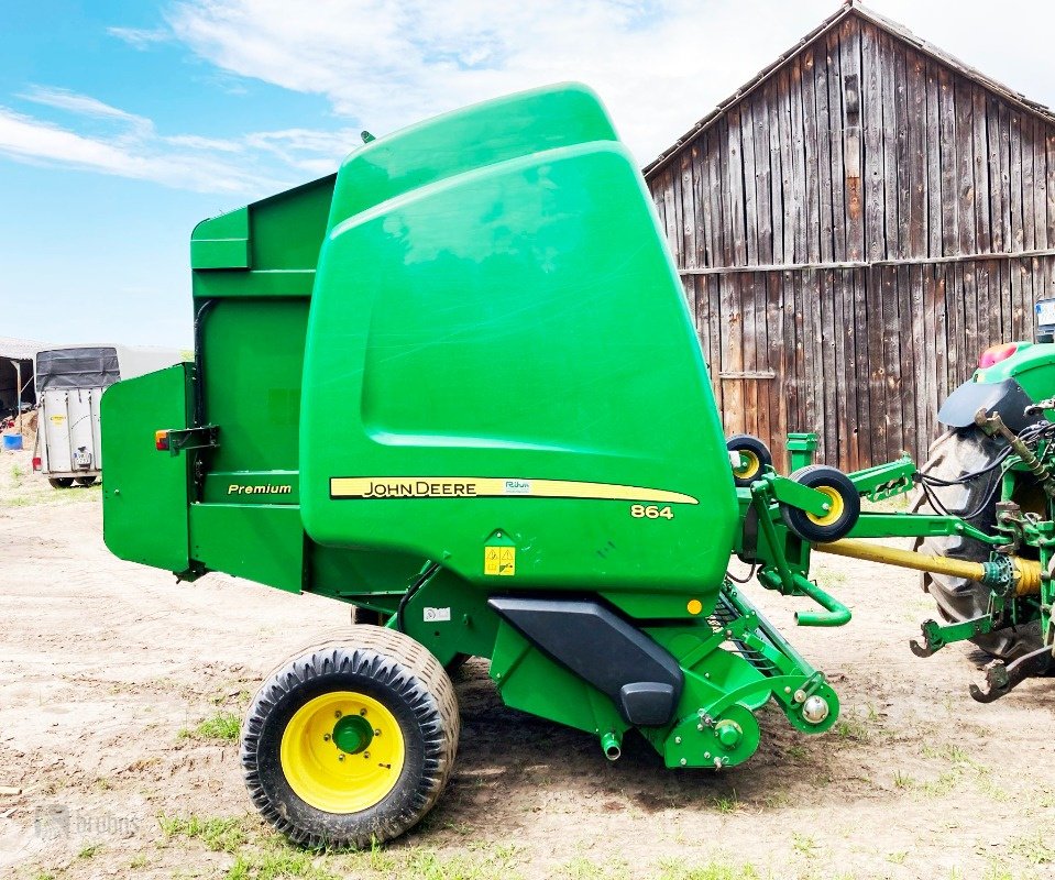 Rundballenpresse tip John Deere 864 PREMIUM MaxiCut, Gebrauchtmaschine in Karstädt (Poză 3)