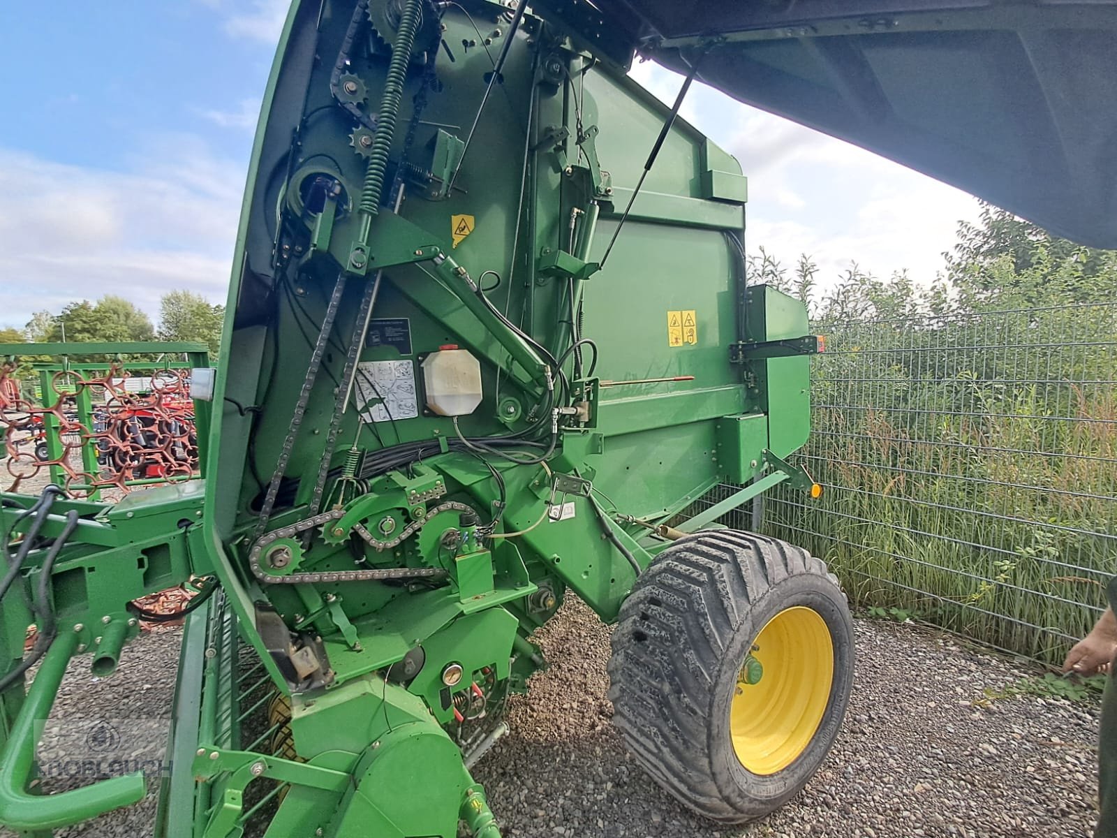 Rundballenpresse tip John Deere 864 Premium, Gebrauchtmaschine in Stockach (Poză 2)