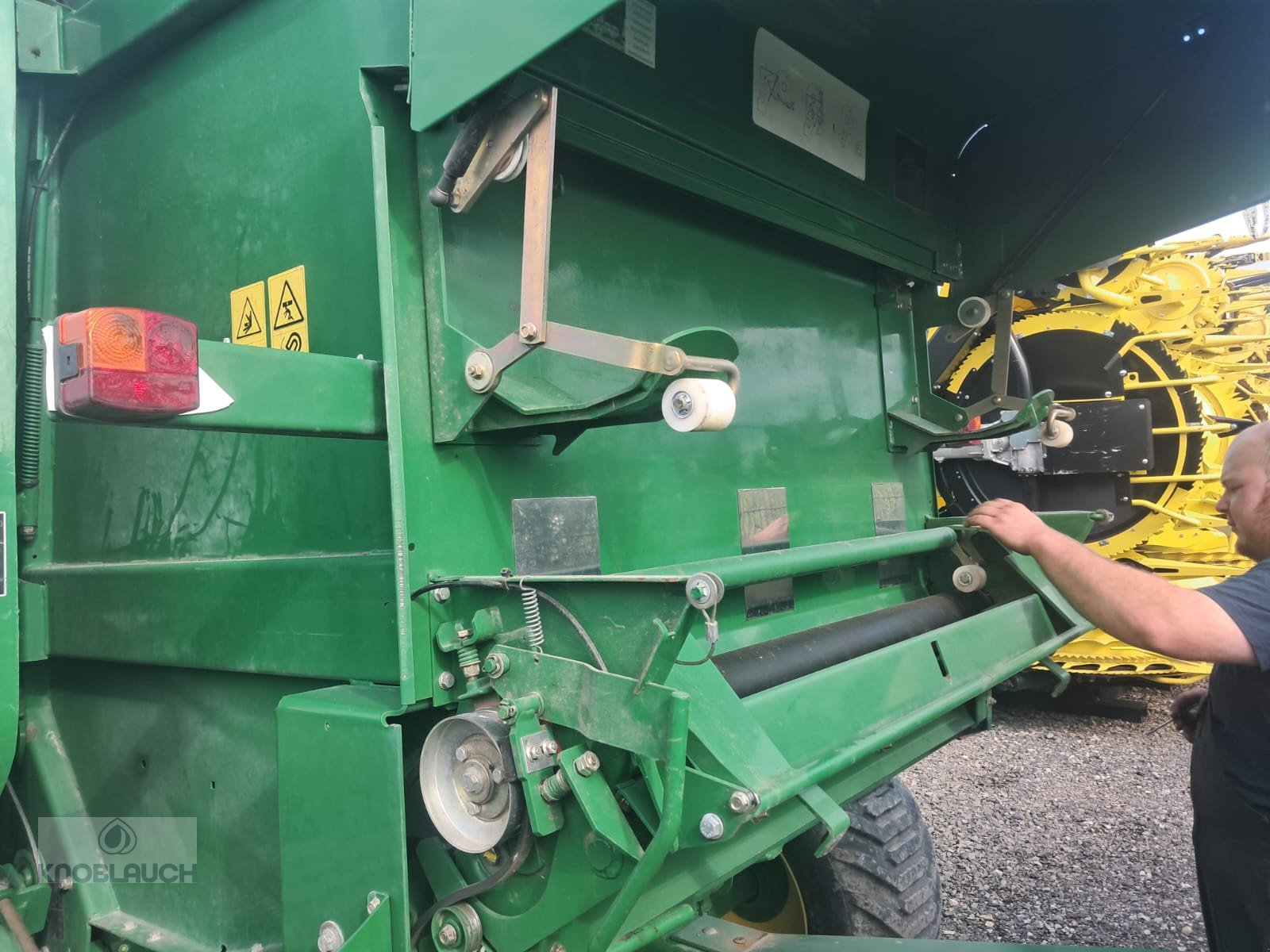 Rundballenpresse van het type John Deere 864 Premium, Gebrauchtmaschine in Stockach (Foto 8)