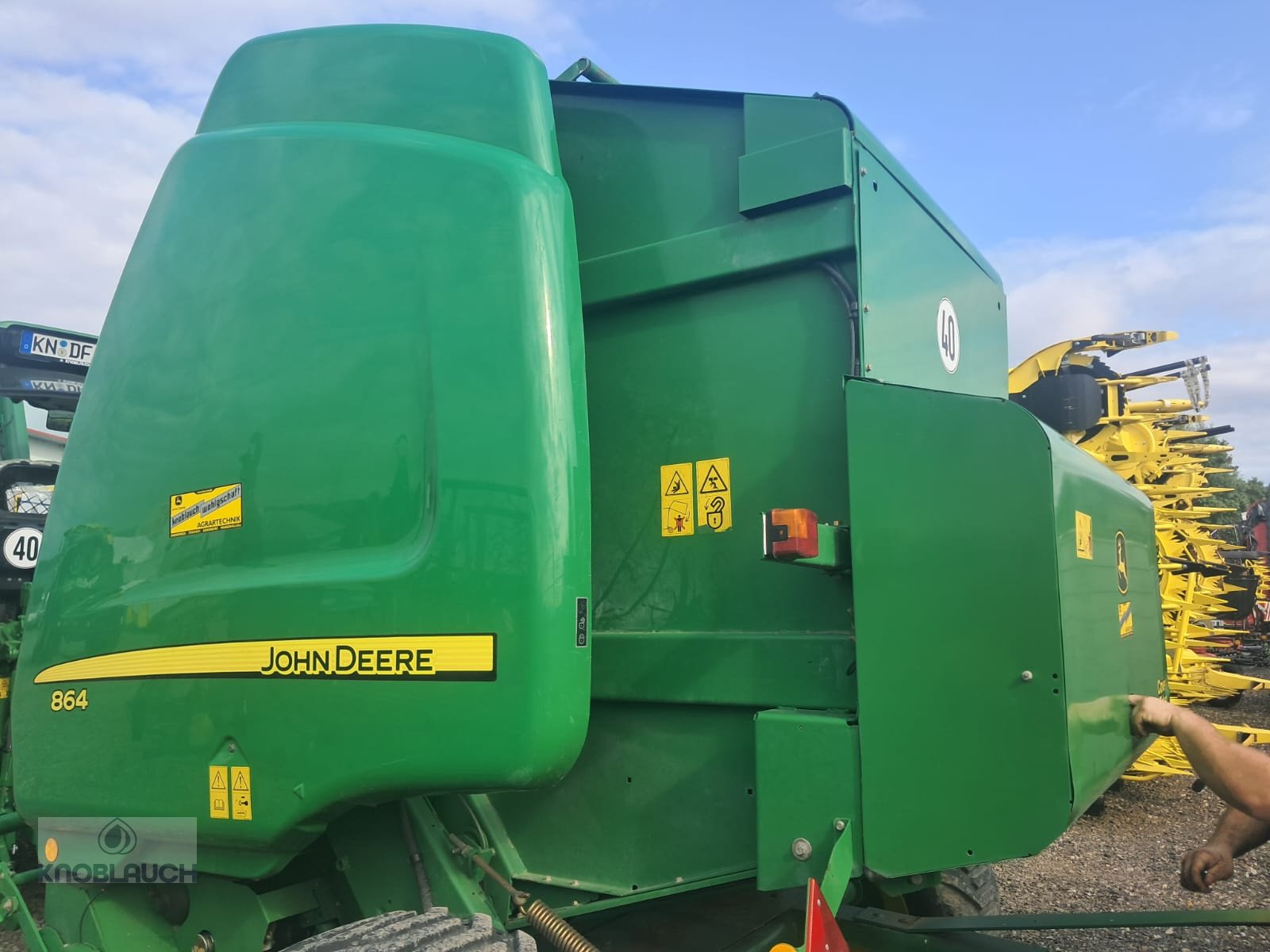 Rundballenpresse a típus John Deere 864 Premium, Gebrauchtmaschine ekkor: Stockach (Kép 10)