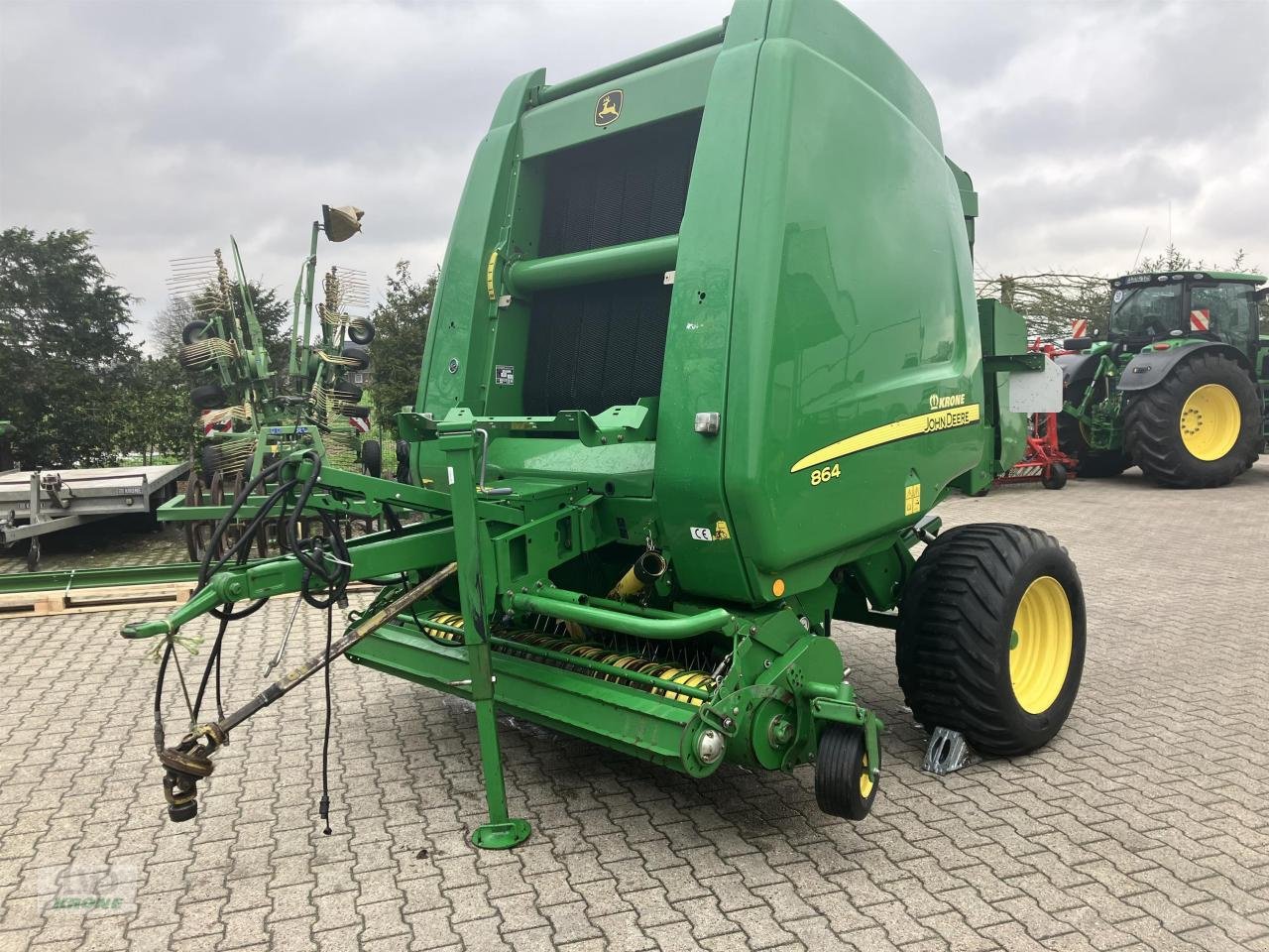 Rundballenpresse от тип John Deere 864 PREMIUM, Gebrauchtmaschine в Spelle (Снимка 1)