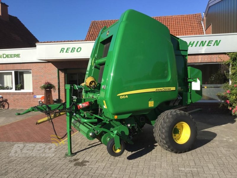 Rundballenpresse typu John Deere 864 RUNDBALLENPRESSE MAXICUT 1, Gebrauchtmaschine v Visbek/Rechterfeld (Obrázok 1)