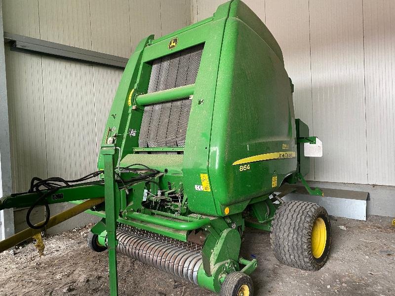 Rundballenpresse del tipo John Deere 864, Gebrauchtmaschine en ESCAUDOEUVRES (Imagen 1)