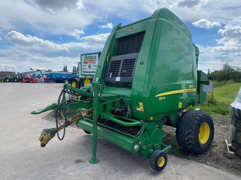 Rundballenpresse of the type John Deere 864, Gebrauchtmaschine in Richebourg (Picture 1)