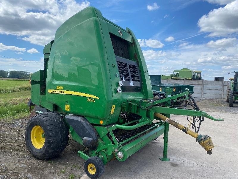 Rundballenpresse of the type John Deere 864, Gebrauchtmaschine in Richebourg (Picture 3)