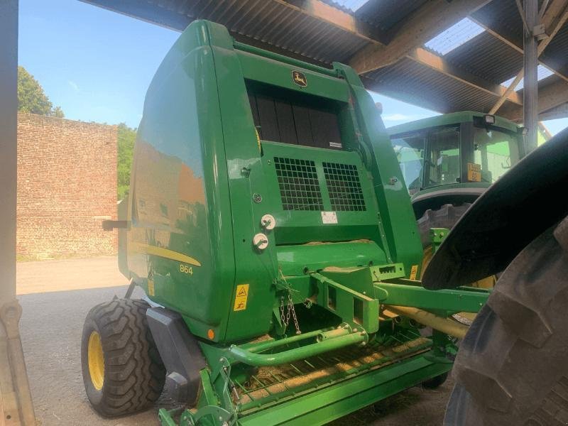 Rundballenpresse of the type John Deere 864, Gebrauchtmaschine in Richebourg