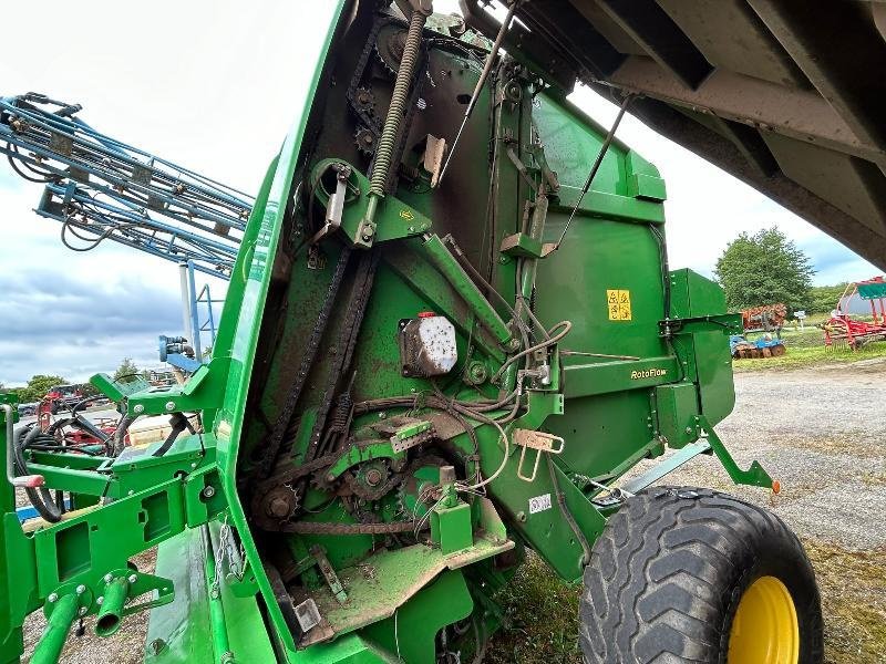 Rundballenpresse типа John Deere 864, Gebrauchtmaschine в LANDIVISIAU (Фотография 4)