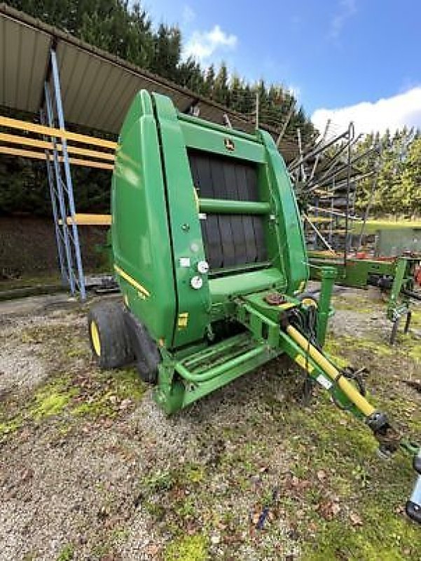 Rundballenpresse des Typs John Deere 864, Gebrauchtmaschine in Monferran-Savès (Bild 1)