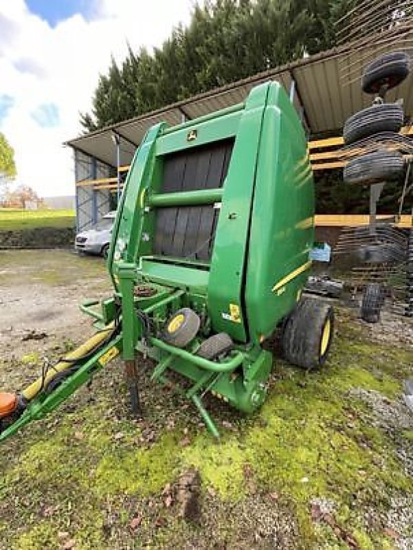 Rundballenpresse des Typs John Deere 864, Gebrauchtmaschine in Monferran-Savès (Bild 2)