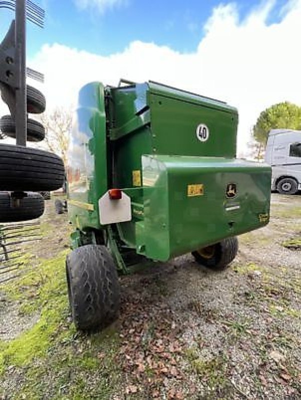 Rundballenpresse des Typs John Deere 864, Gebrauchtmaschine in Monferran-Savès (Bild 4)