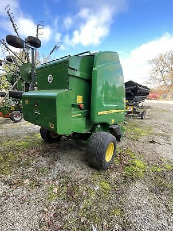 Rundballenpresse des Typs John Deere 864, Gebrauchtmaschine in Monferran-Savès (Bild 3)