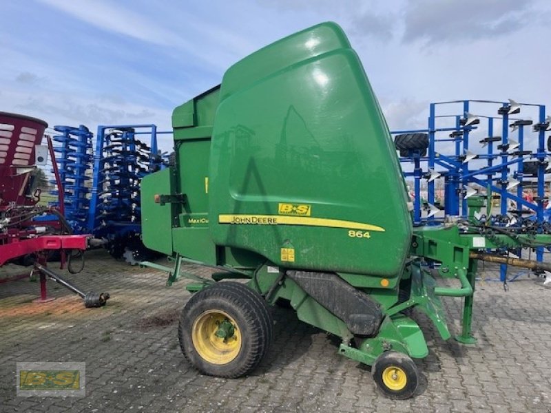 Rundballenpresse типа John Deere 864, Gebrauchtmaschine в Osterburg (Фотография 3)