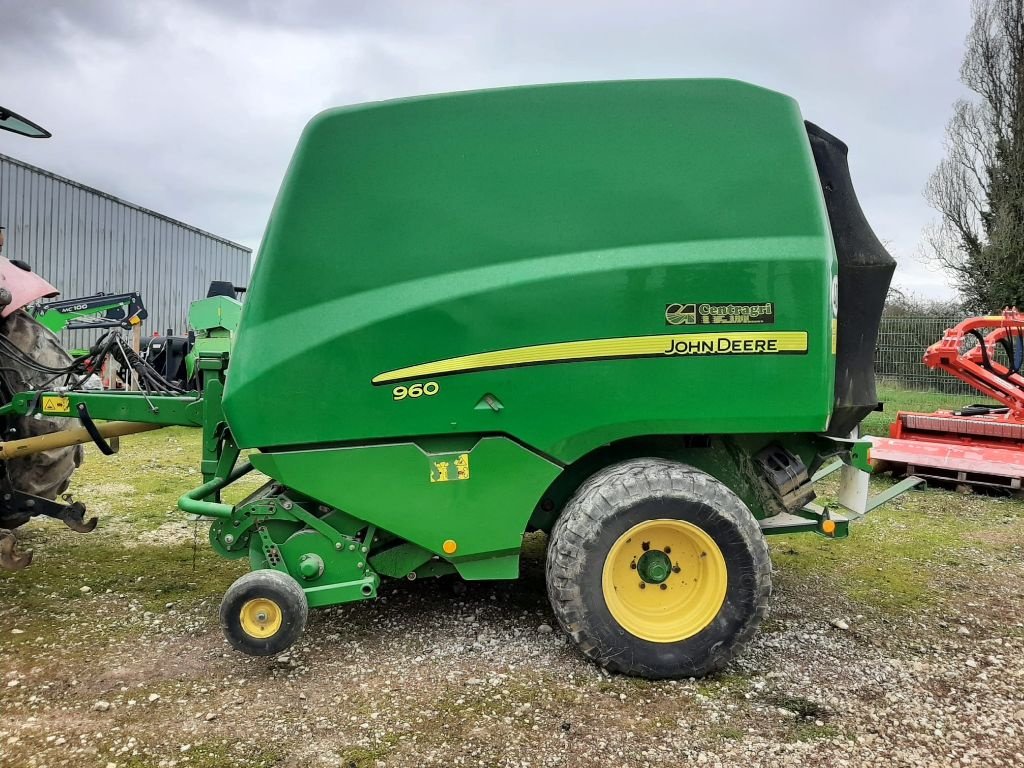 Rundballenpresse typu John Deere 960, Gebrauchtmaschine v SAINT LOUP (Obrázek 3)