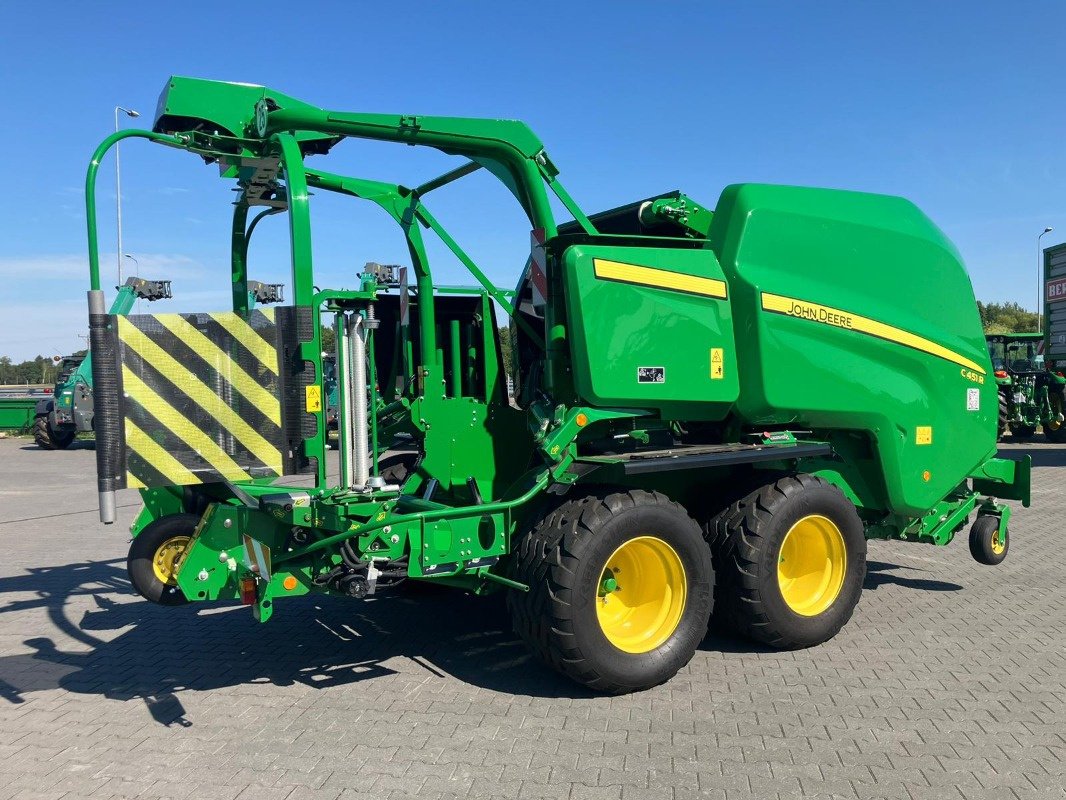 Rundballenpresse van het type John Deere C 451R, Neumaschine in Mrągowo (Foto 2)