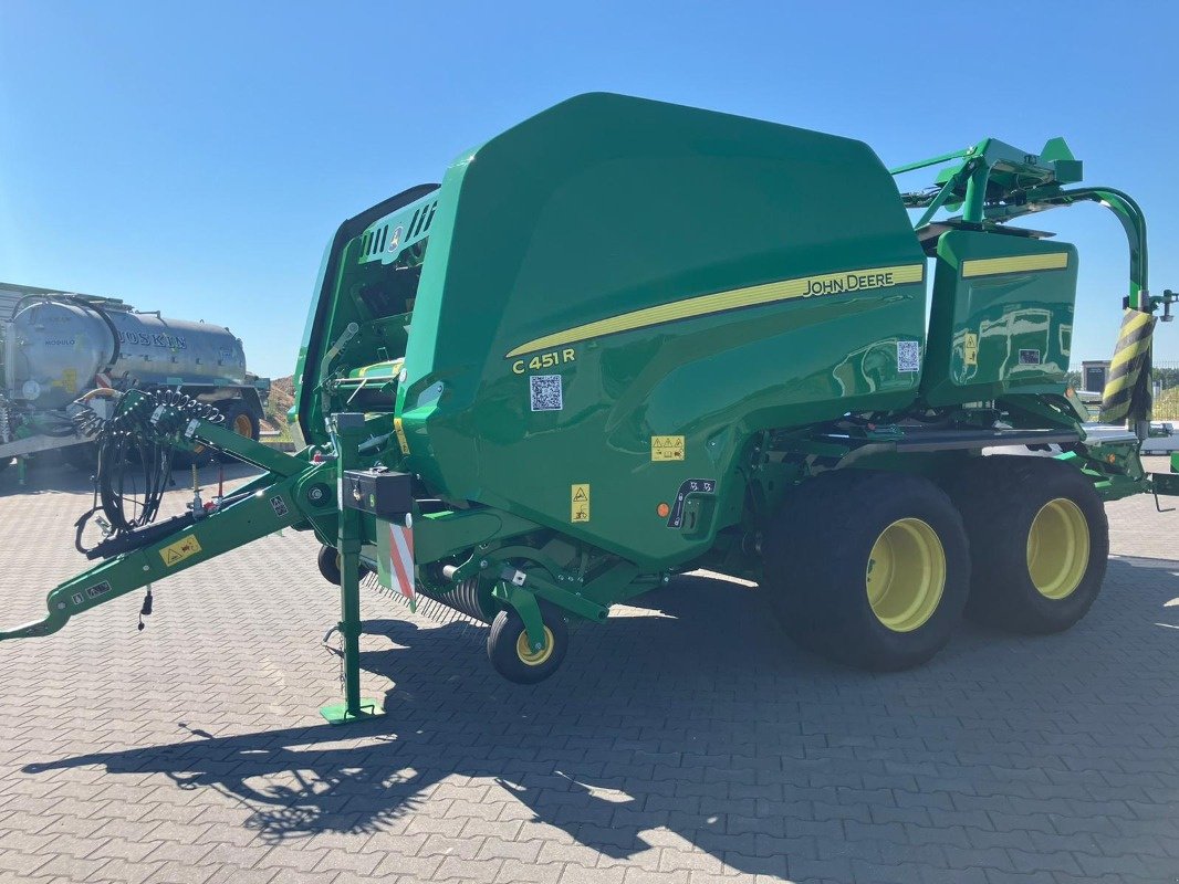 Rundballenpresse van het type John Deere C 451R, Neumaschine in Mrągowo (Foto 3)