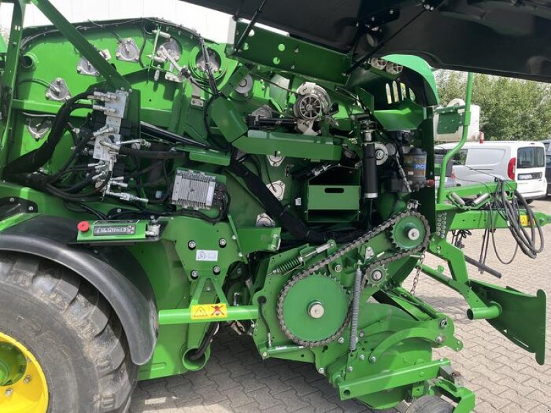 Rundballenpresse des Typs John Deere C441R, Gebrauchtmaschine in Kürten-Neuensaal (Bild 11)