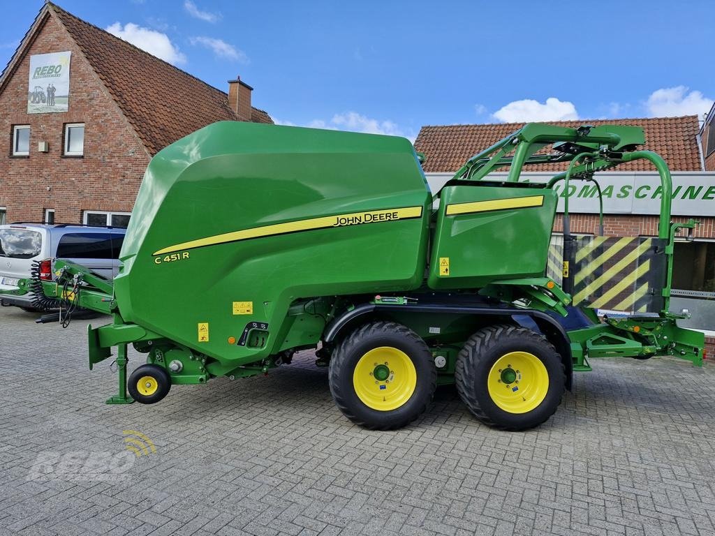 Rundballenpresse van het type John Deere C451R, Neumaschine in Visbek/Rechterfeld (Foto 2)