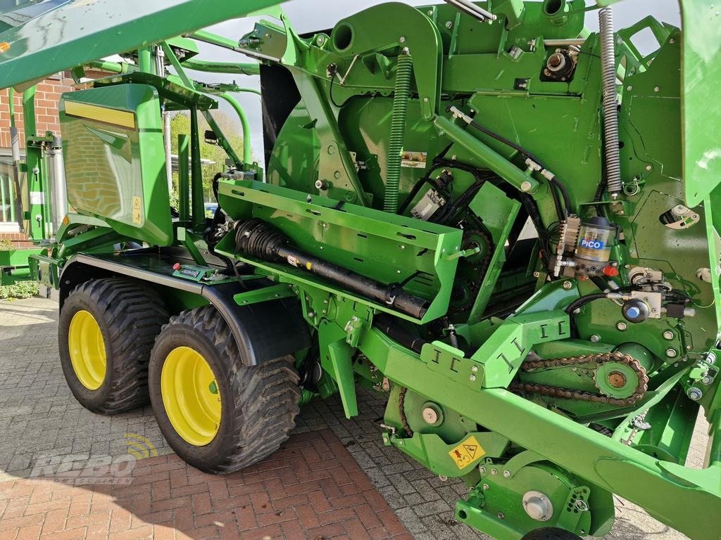 Rundballenpresse van het type John Deere C451R, Neumaschine in Visbek/Rechterfeld (Foto 10)