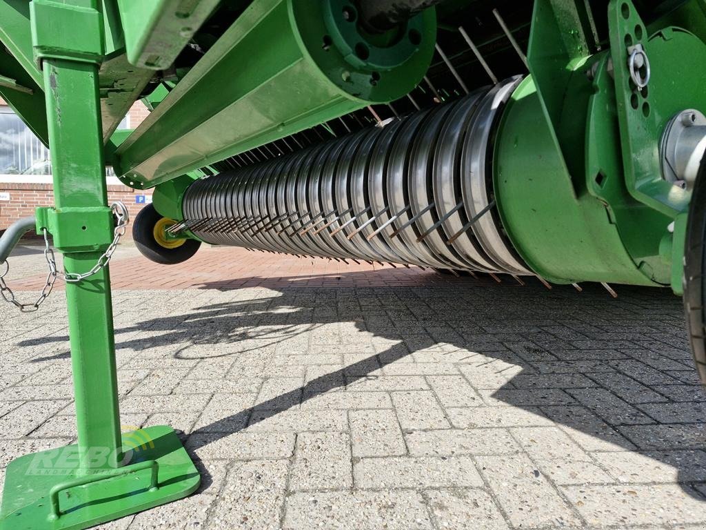 Rundballenpresse van het type John Deere C451R, Neumaschine in Visbek/Rechterfeld (Foto 16)