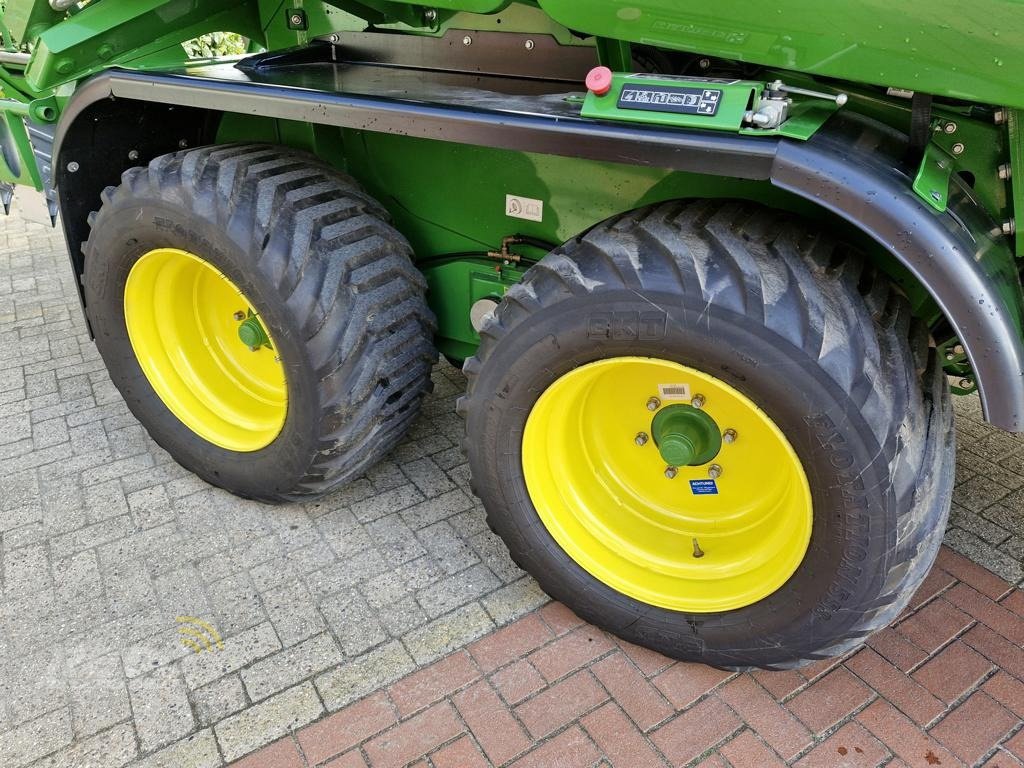 Rundballenpresse van het type John Deere C451R, Neumaschine in Visbek/Rechterfeld (Foto 19)