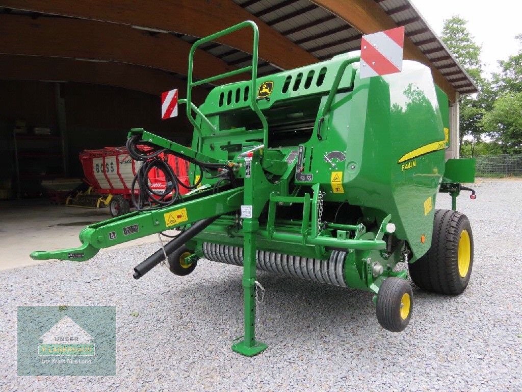 Rundballenpresse typu John Deere F 441 M, Neumaschine w Lambach (Zdjęcie 1)