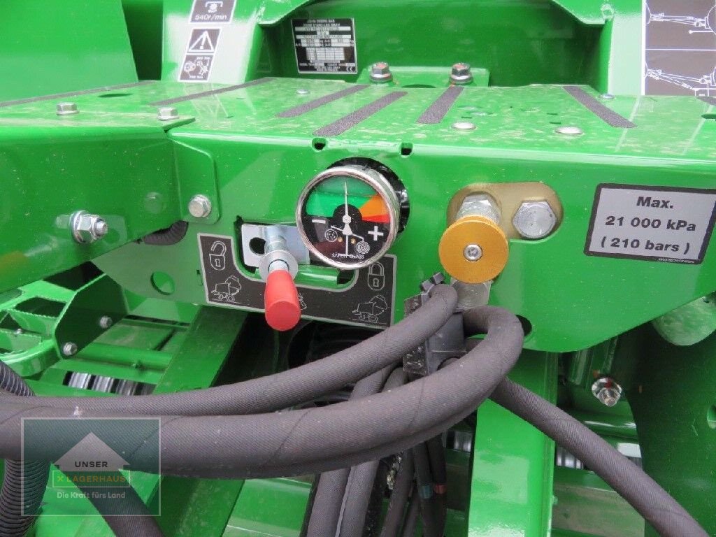 Rundballenpresse of the type John Deere F 441 M, Neumaschine in Lambach (Picture 5)