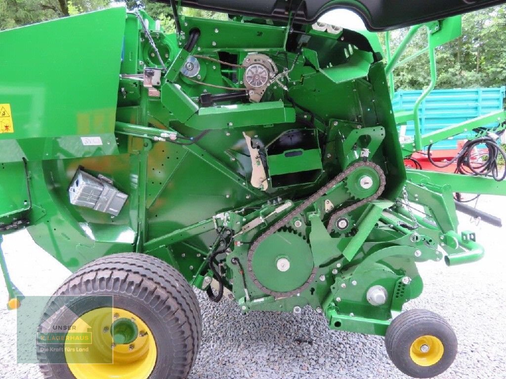 Rundballenpresse des Typs John Deere F 441 M, Neumaschine in Lambach (Bild 11)