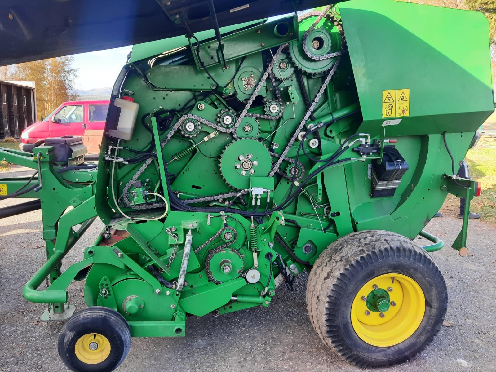 Rundballenpresse van het type John Deere F440, Gebrauchtmaschine in Važec (Foto 2)