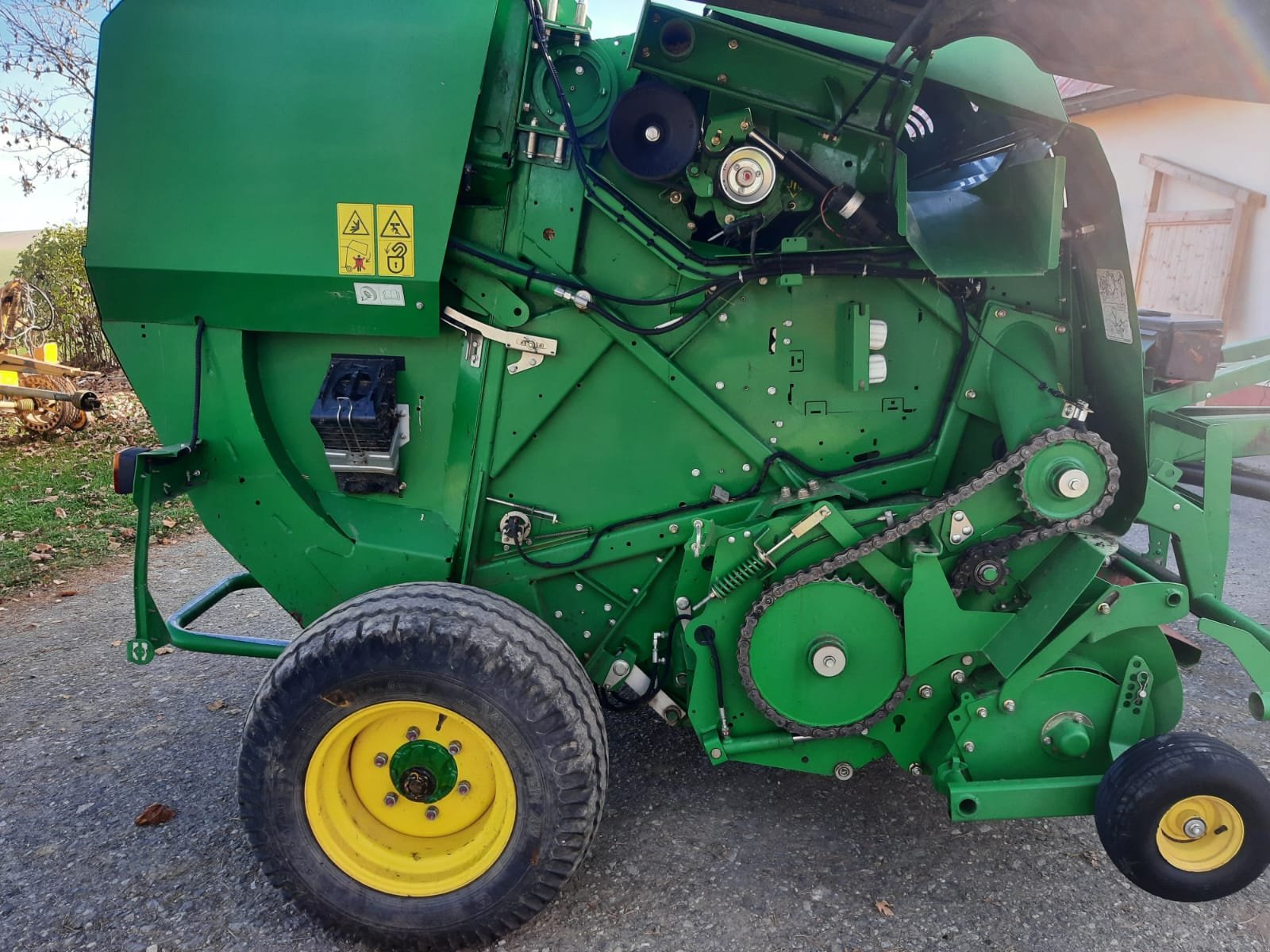 Rundballenpresse van het type John Deere F440, Gebrauchtmaschine in Važec (Foto 3)