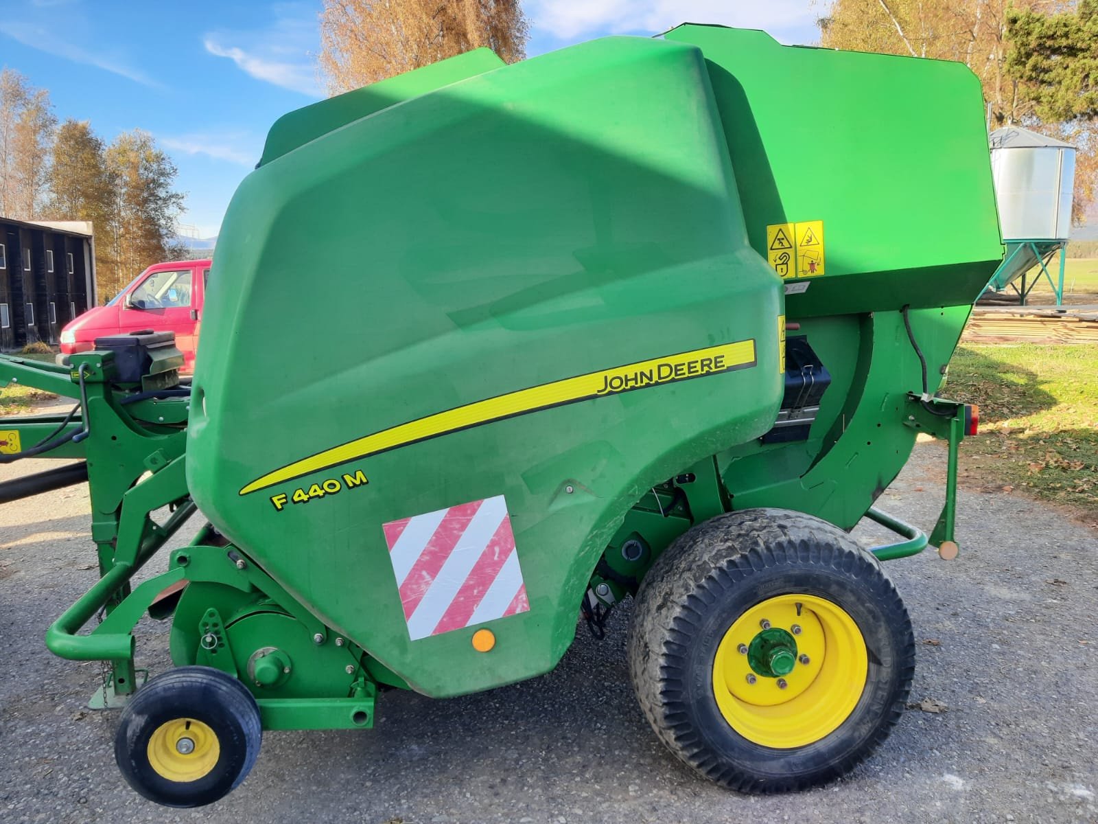 Rundballenpresse Türe ait John Deere F440, Gebrauchtmaschine içinde Važec (resim 4)