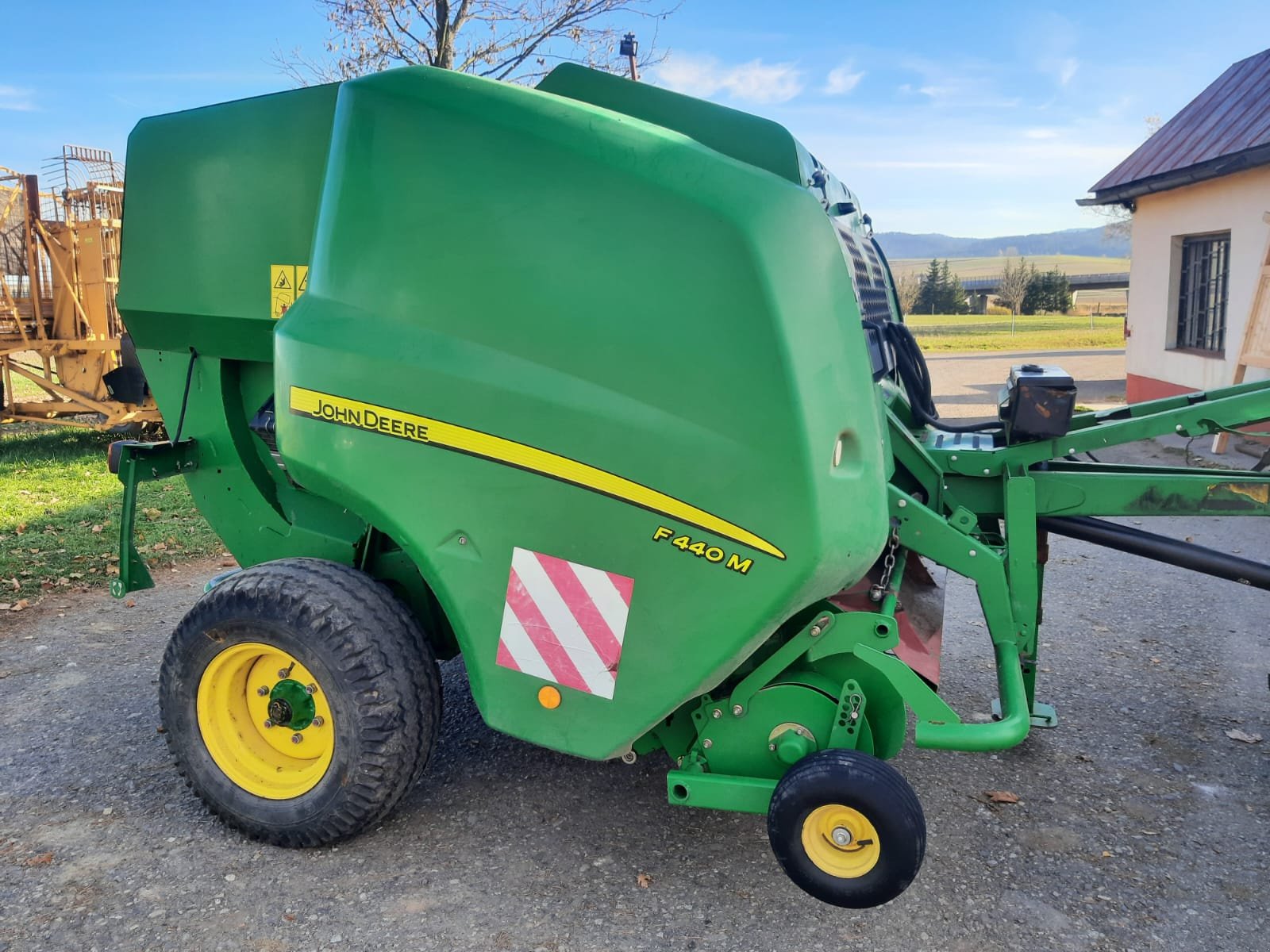 Rundballenpresse Türe ait John Deere F440, Gebrauchtmaschine içinde Važec (resim 7)