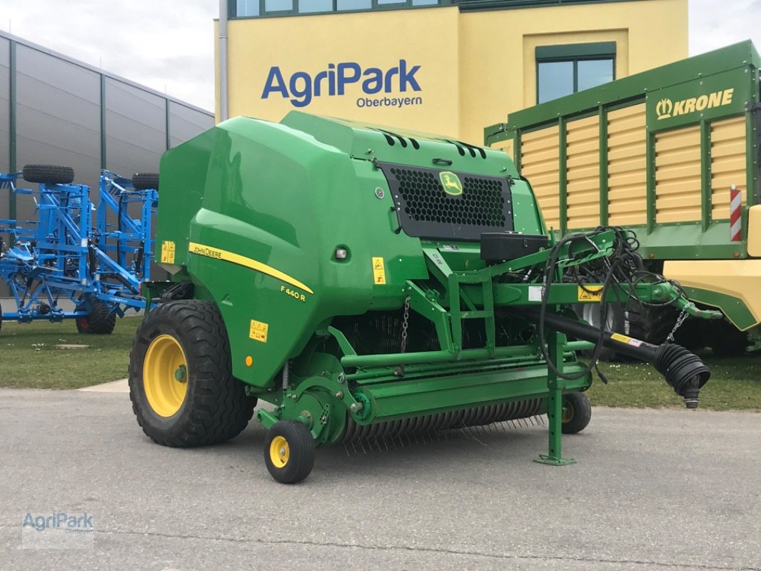 Rundballenpresse van het type John Deere F440R, Gebrauchtmaschine in Kirchdorf (Foto 1)