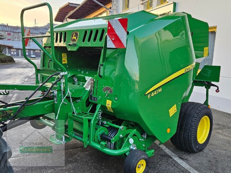 Rundballenpresse des Typs John Deere F441 M, Gebrauchtmaschine in St. Michael (Bild 1)