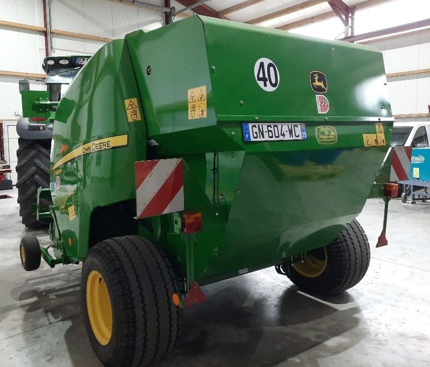 Rundballenpresse του τύπου John Deere F441M, Gebrauchtmaschine σε CHEMAUDIN ET VAUX (Φωτογραφία 2)