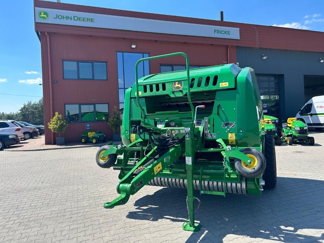 Rundballenpresse van het type John Deere F441M, Neumaschine in Mrągowo (Foto 1)