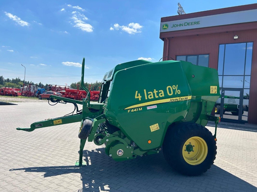 Rundballenpresse van het type John Deere F441M, Neumaschine in Mrągowo (Foto 3)