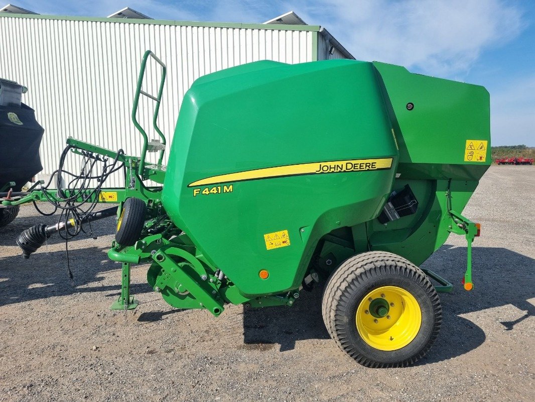 Rundballenpresse van het type John Deere F441M, Gebrauchtmaschine in Neubrandenburg (Foto 2)