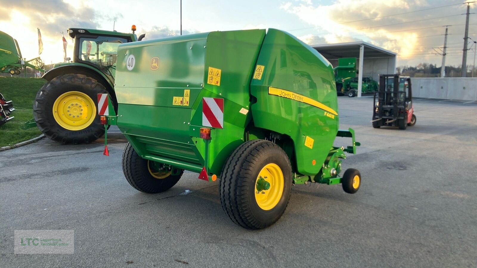 Rundballenpresse of the type John Deere F441R HC 25, Vorführmaschine in Redlham (Picture 2)