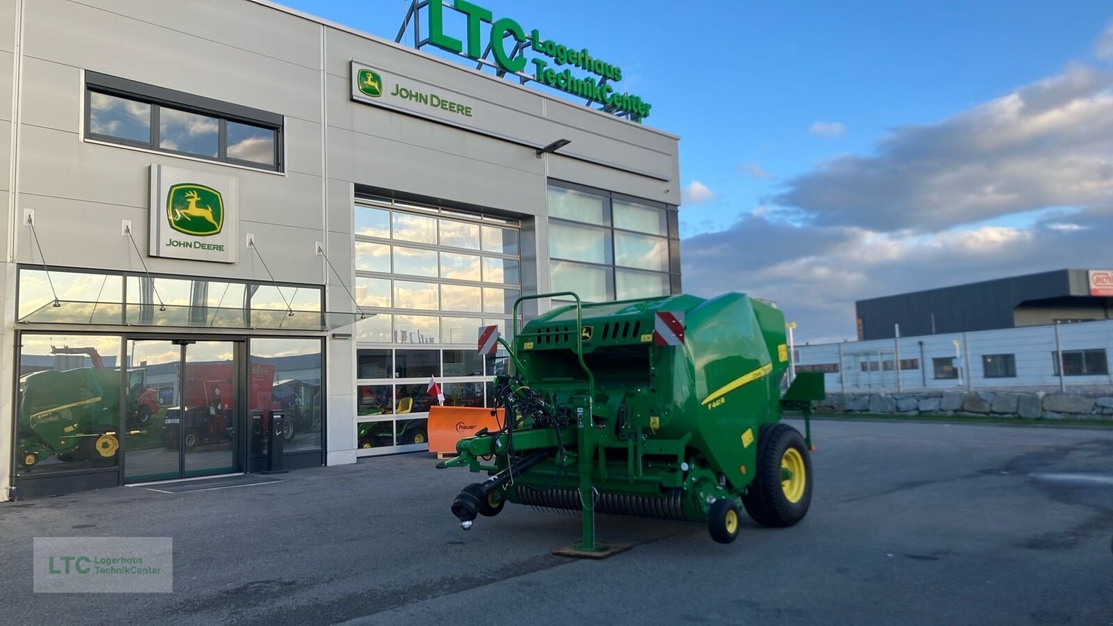 Rundballenpresse tip John Deere F441R HC 25, Vorführmaschine in Redlham (Poză 1)