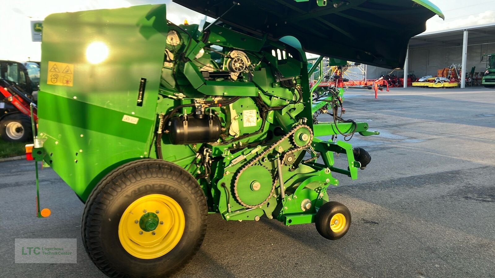 Rundballenpresse of the type John Deere F441R HC 25, Vorführmaschine in Redlham (Picture 11)