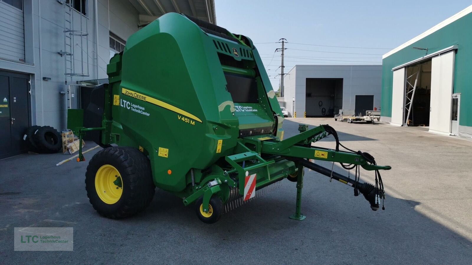 Rundballenpresse of the type John Deere V 451 M HC25, Vorführmaschine in Redlham (Picture 2)