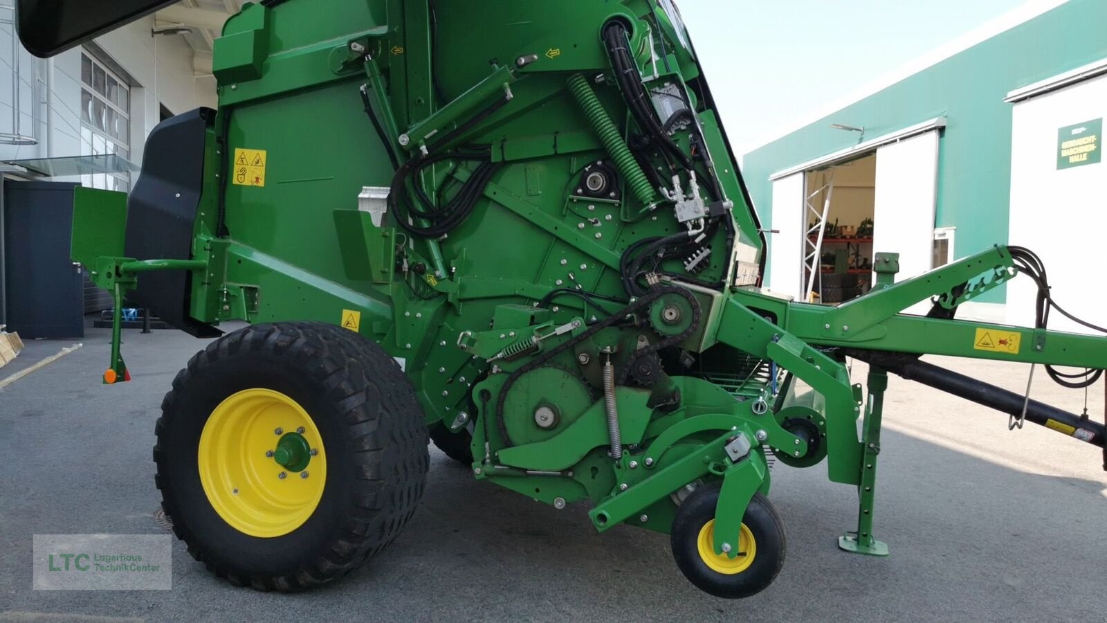 Rundballenpresse of the type John Deere V 451 M HC25, Vorführmaschine in Redlham (Picture 12)