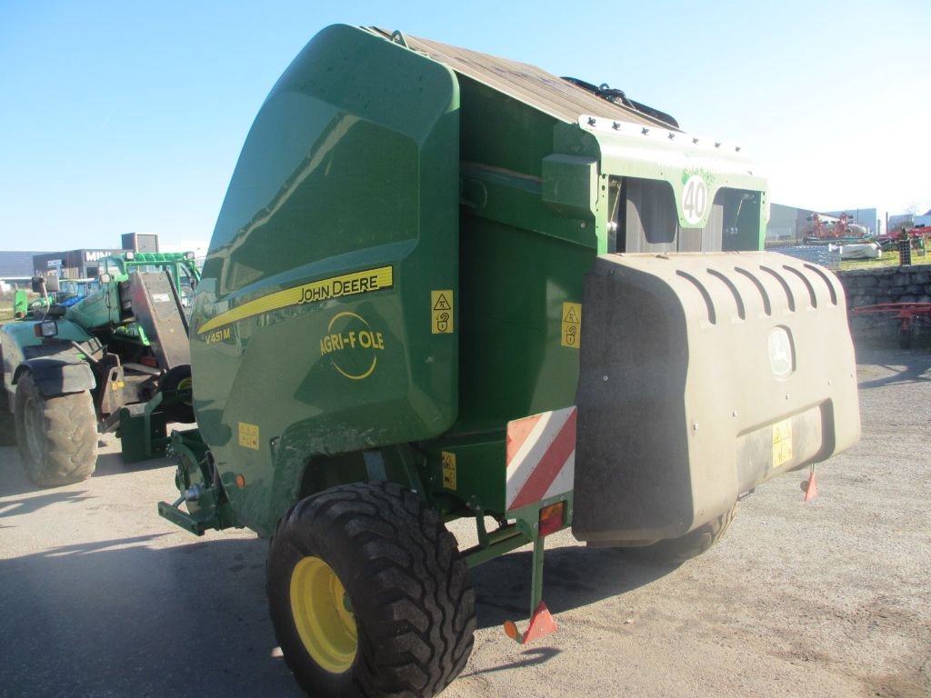 Rundballenpresse типа John Deere V 451 M, Gebrauchtmaschine в RODEZ (Фотография 2)