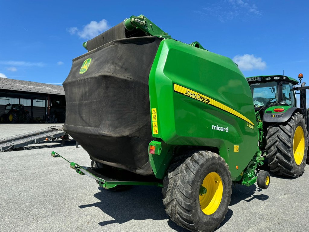 Rundballenpresse του τύπου John Deere V 461 R MAXICUT 13 COUTEAUX  -, Gebrauchtmaschine σε GUERET (Φωτογραφία 4)