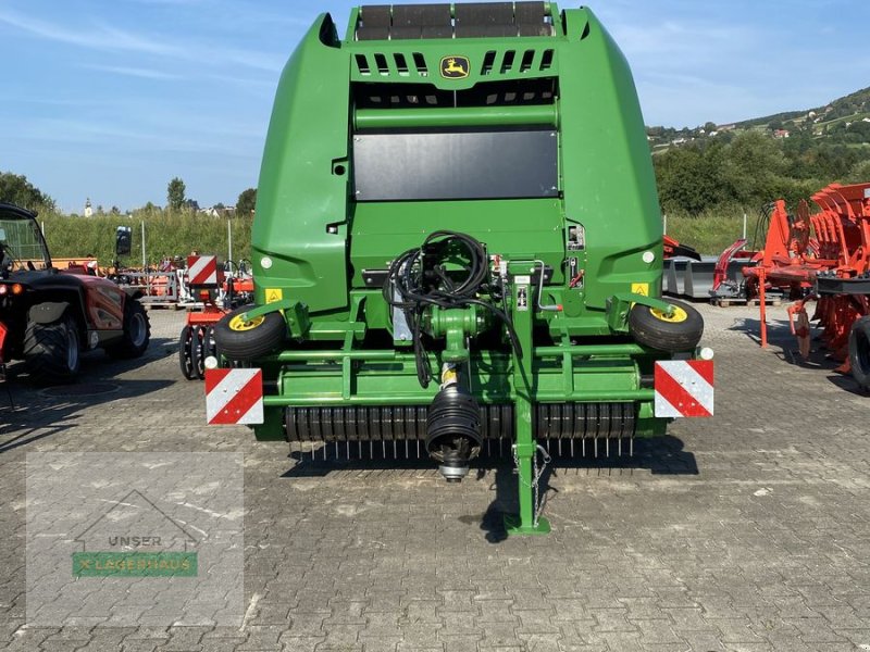 Rundballenpresse van het type John Deere V451 M, Neumaschine in Hartberg (Foto 1)