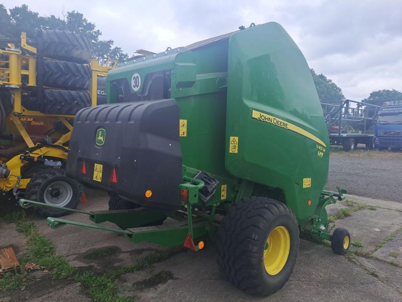 Rundballenpresse Türe ait John Deere V451, Gebrauchtmaschine içinde Vehlow (resim 2)