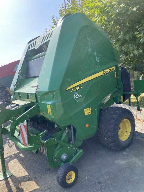 Rundballenpresse of the type John Deere V451G, Gebrauchtmaschine in BOULOGNE SUR GESSE (Picture 1)