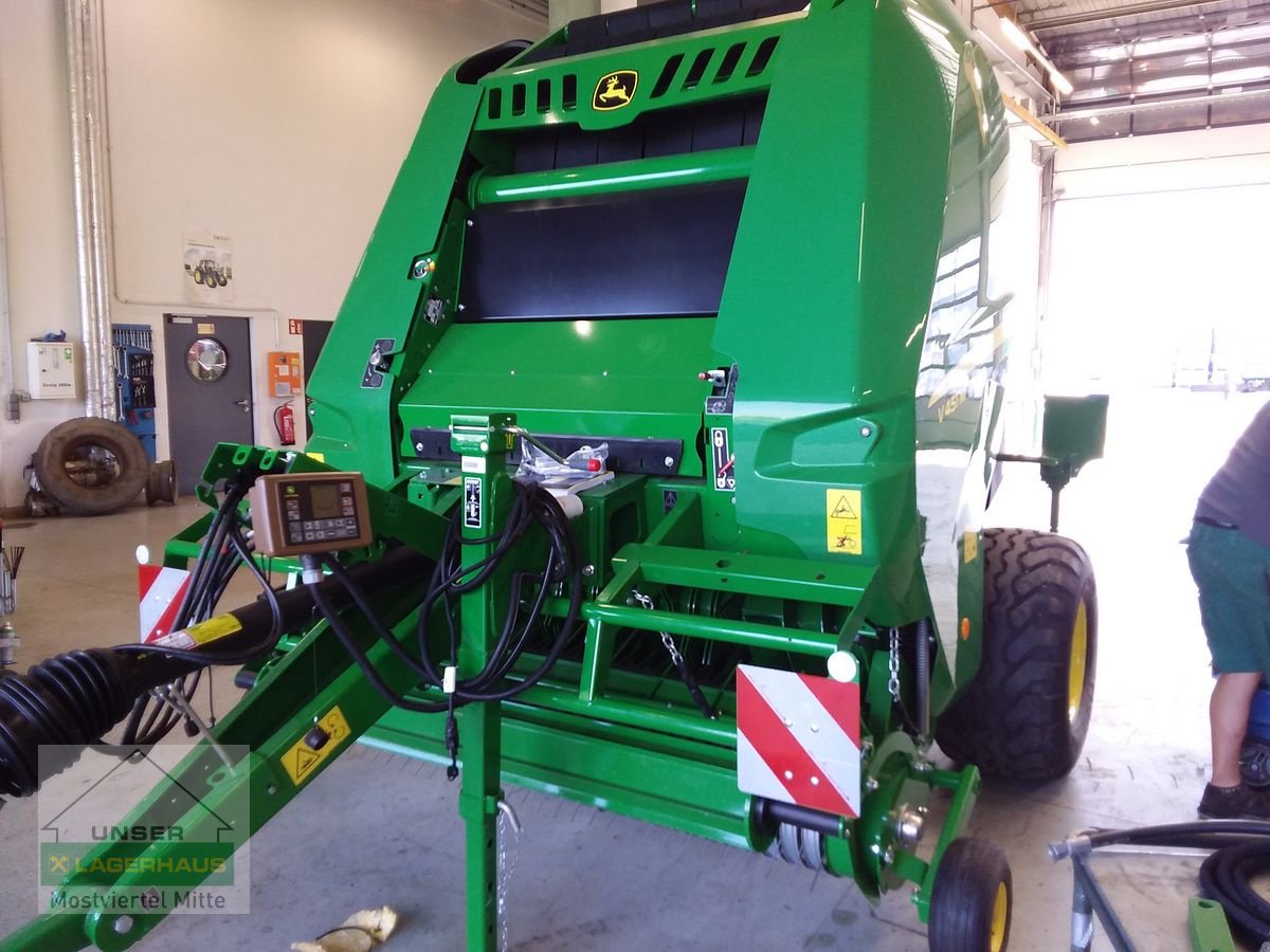 Rundballenpresse van het type John Deere V451M, Vorführmaschine in Bergland (Foto 1)